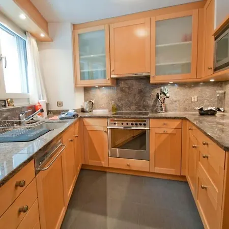 Lora, La Emeline דירה