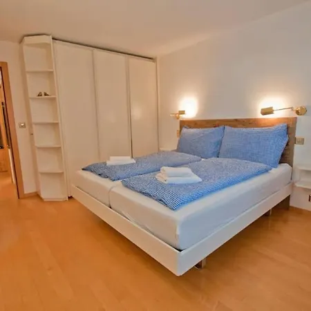 Apartament Lora, La Emeline