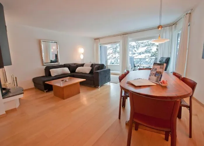 Lora, La Emeline Apartment *