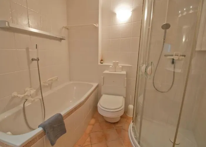 Lora, La Emeline Apartmán *